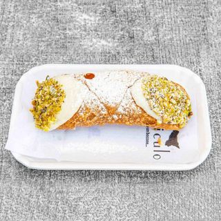 Cannolo grande con pistacchio