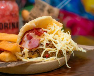 Menú arepa yankee + acompañamiento + bebida