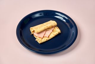 Slana palačinka sa pečenicom