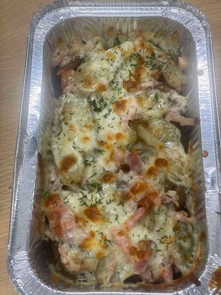 Пълнени гъби с кисели краставички, бекон и кашкавал