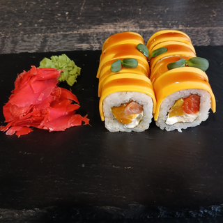 Рол Лосось з манго (268г)