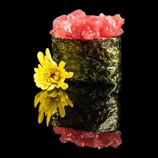 114. Gunkan con tartar di tonno