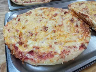 Піца з ковбасою мала (180г)