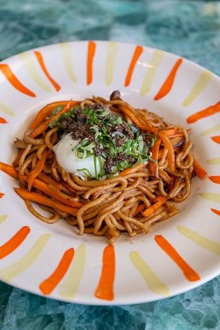 Pasta fresca integral con trufa, setas y huevo eco escalfado