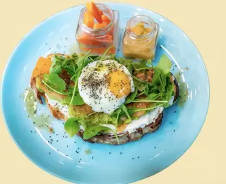 Tostada Salada Gabriela SOLAMENTE EN Pan Rústico