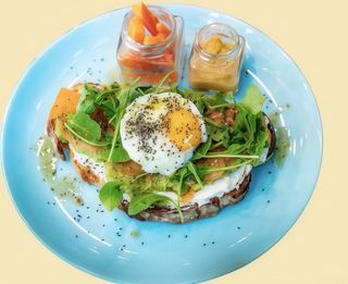 Tostada Salada Gabriela SOLAMENTE EN Pan Rústico