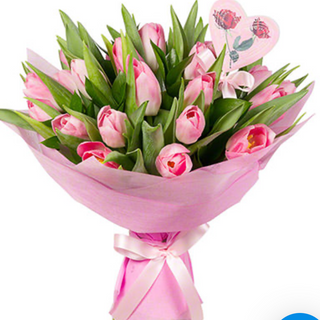 Bukiet różowych tulipanów z sercem 