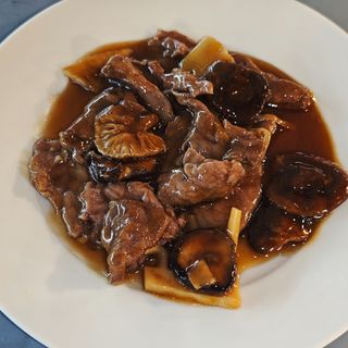 Ternera Con Bambú Y Setas Chinas (Ración)