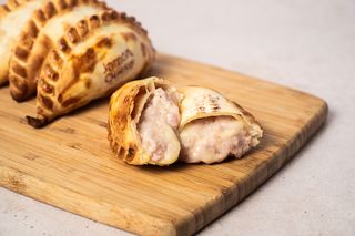 Empanada De Jamón Y Queso