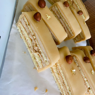 Gâteau  pate  d’amande praliné noisette 