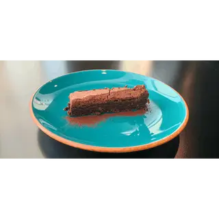 Pastel cremoso de chocolate con base de pasta quebrada de café