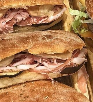 Piadina prosciutto crudo e mozzarella