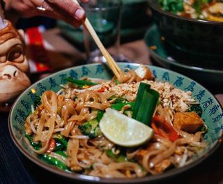 PAD THAI CON VERDURAS Y TOFU