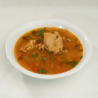 Ciorba de pui cu taietei de casa