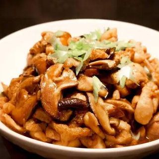 Pollo Con Bambú Y Setas Chinas