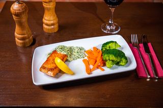 Somon cu sos de spanac