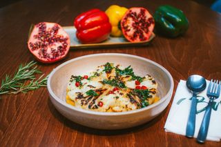 Steak de conopida cu piure de linte & chimichurri