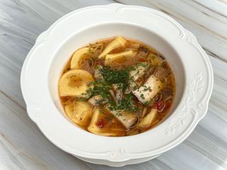 Юшка з білими грибами, ерінгами, печерицями, цибулею порей і в’яленими томатами (420g)