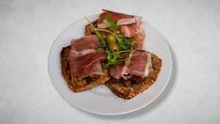 Bruschetti sa vrganjima i parmesanom