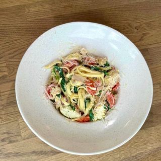 Паста з куркою та шпинатом