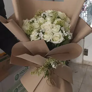 15 roses blanches off