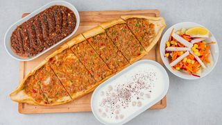 Pide sa seckanim mesom