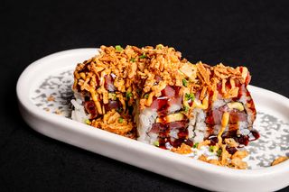 126. Uramaki onion tonno roll