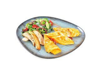 Omletă cu șuncă și cașcaval