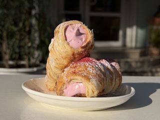 Трубочка з білково-малиновим кремом