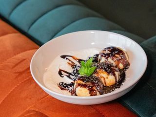 Serniki z czekoladą a karamelą