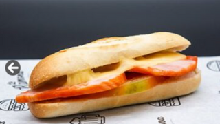 Ramoncito de lomo,con queso fundido y tomate