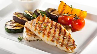 Tagliata di pesce spada alla griglia* con pomodorini