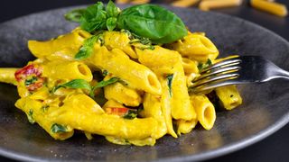 Taljatele u kari sosu