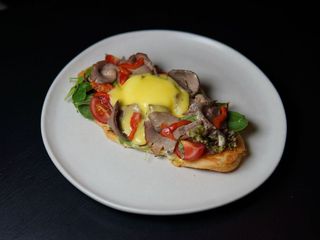 Сніданок з ростбіфом на масляному круасані (320g)