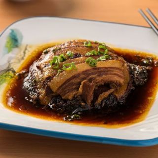 Maiale brasato con verdure conservate