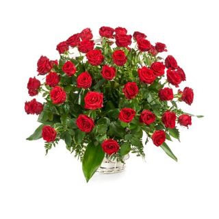 50 czerwonych róż w koszu