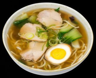 226 Ramen in brodo con uova e manzo