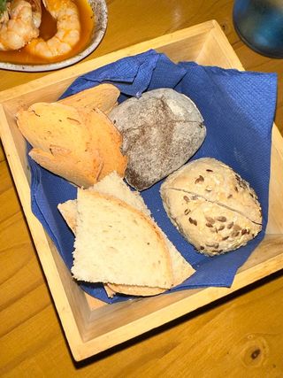 Cesto de Pão e Tostas