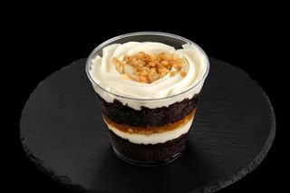 трайфл Сникерс