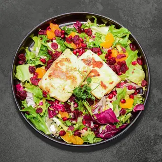 Salata cu halloumi