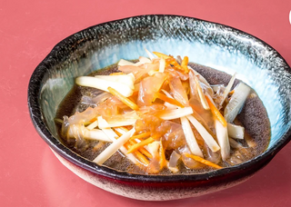 A. Insalata di medusa in aceto balsamico di riso