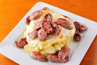 Huevos Rotos Con Longaniza