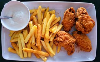 Meniu aripioare de pui pane picante si crocante