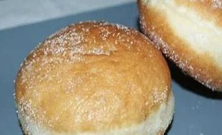 Bomba grande fritta alla crema pasticcera