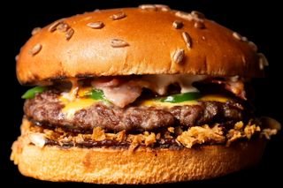 Burger Best Hot + Cartofi prajiti + sos la alegere..