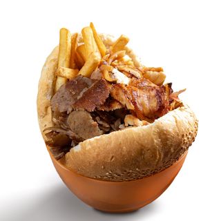 Duży Kebab w Bułce z Frytkami