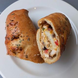 Стромболі (піца,згорнута в рулет)