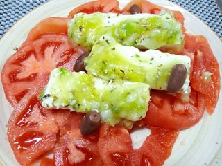 Белени домати с биволско сирене (350г)