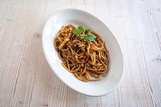 Chitarra al Montepulciano con Pane Croccante e Farfallone