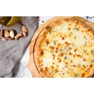 Pizza Cuatro Quesos (Mediana)
